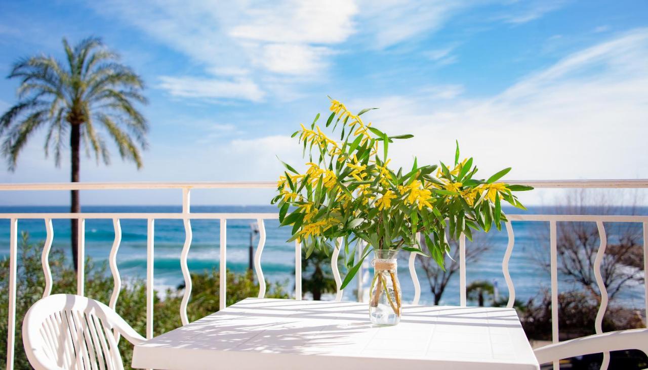 Hotel Et Appartements Reine D'Azur ロクブリュヌ＝カップ＝マルタン エクステリア 写真