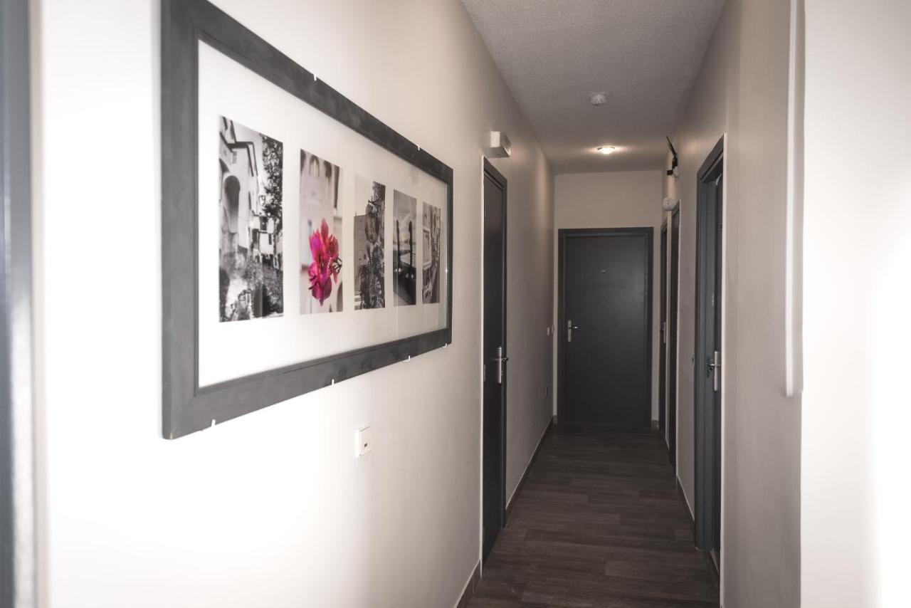 Hotel Et Appartements Reine D'Azur ロクブリュヌ＝カップ＝マルタン エクステリア 写真