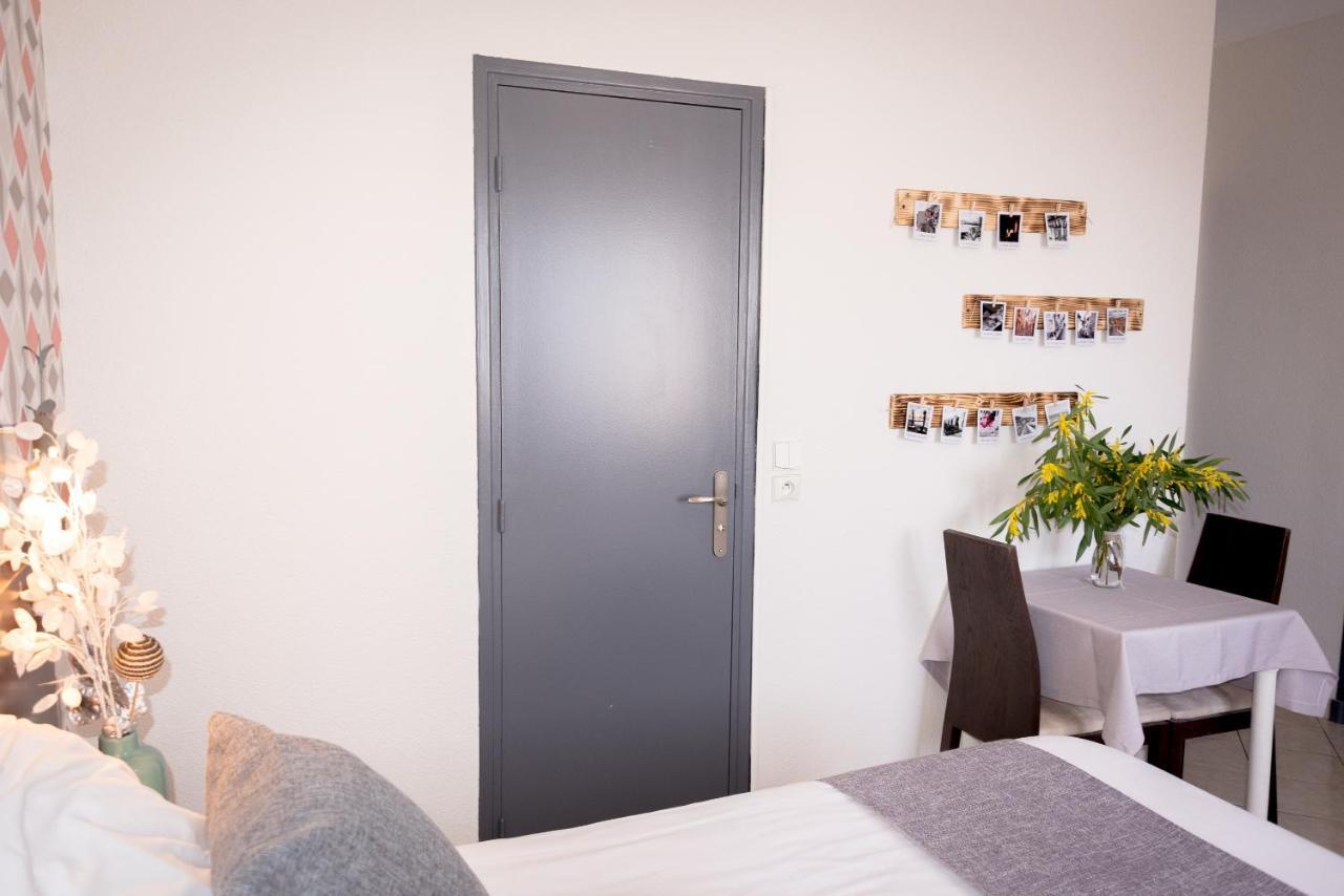 Hotel Et Appartements Reine D'Azur ロクブリュヌ＝カップ＝マルタン エクステリア 写真