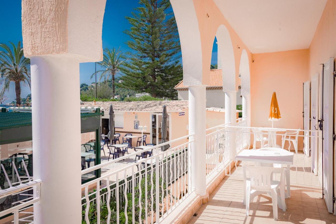 Hotel Et Appartements Reine D'Azur ロクブリュヌ＝カップ＝マルタン エクステリア 写真