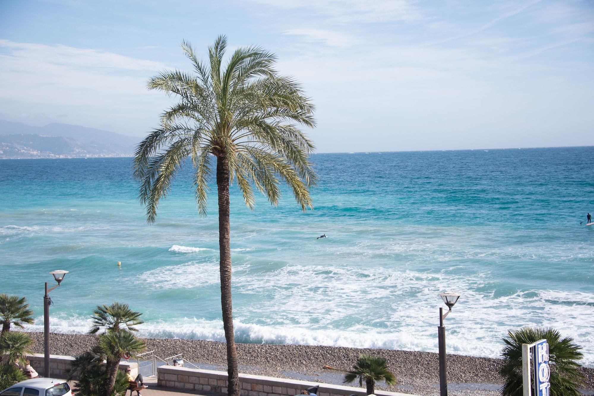 Hotel Et Appartements Reine D'Azur ロクブリュヌ＝カップ＝マルタン エクステリア 写真