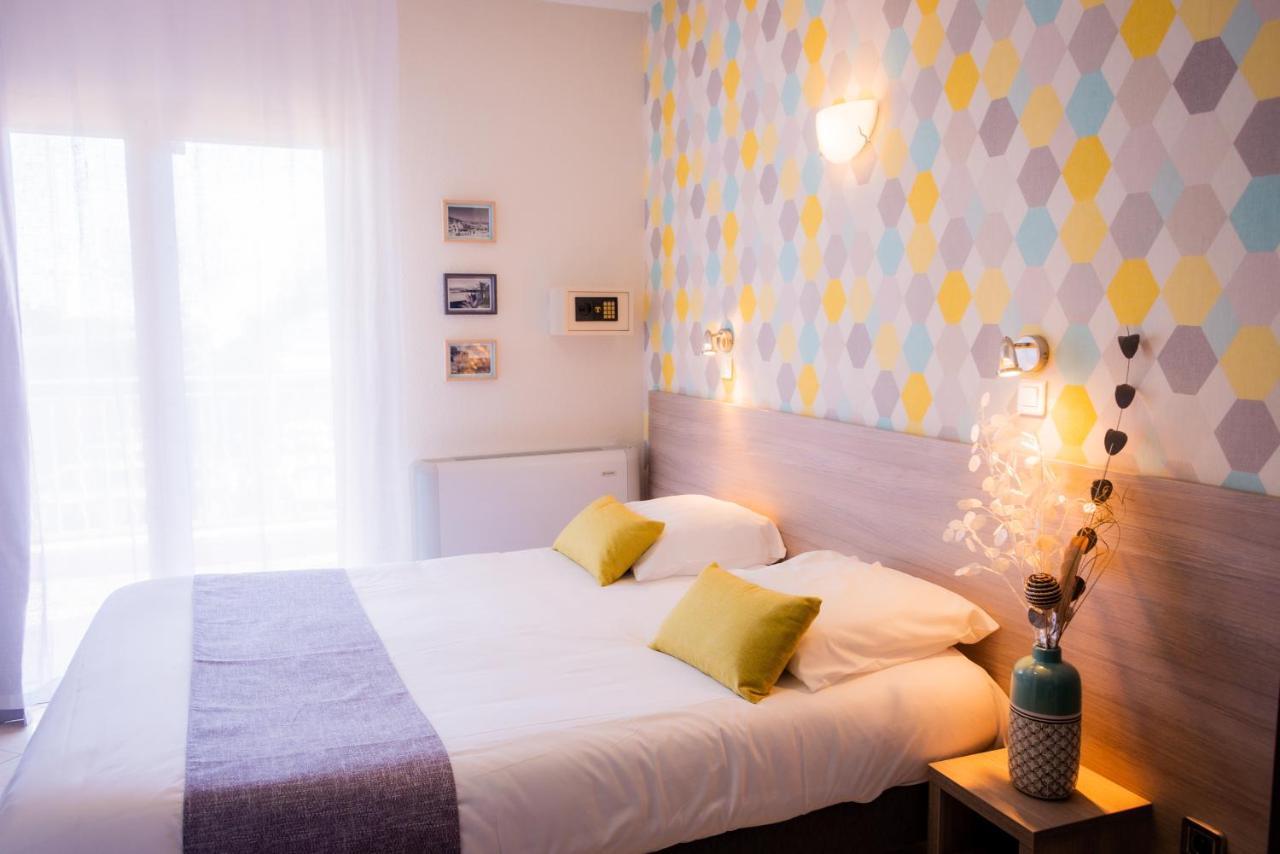 Hotel Et Appartements Reine D'Azur ロクブリュヌ＝カップ＝マルタン エクステリア 写真